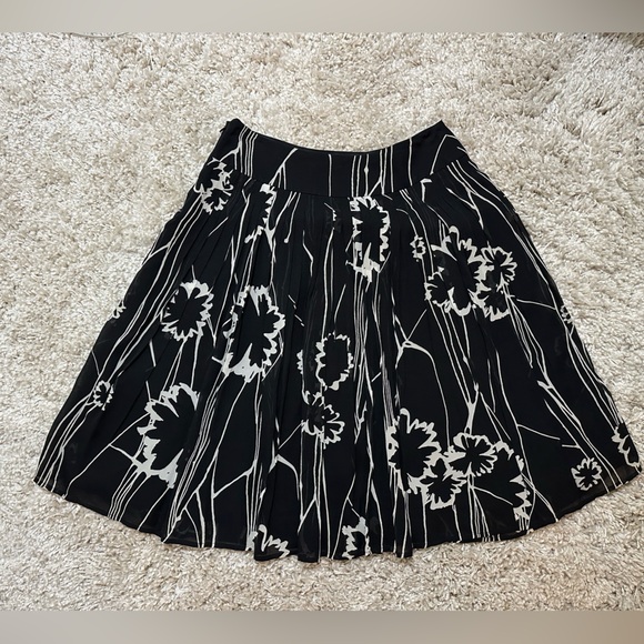 St. John Collection Knee Length Silk Skirt - Picture 2 of 6